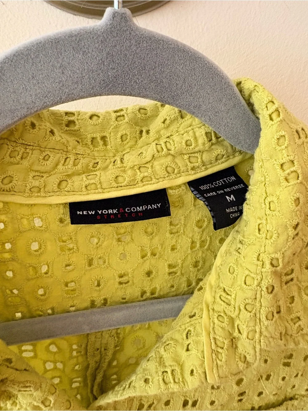 New York & Company Lightweight Lime Eyelet Button-Up Shirt - Women Size M